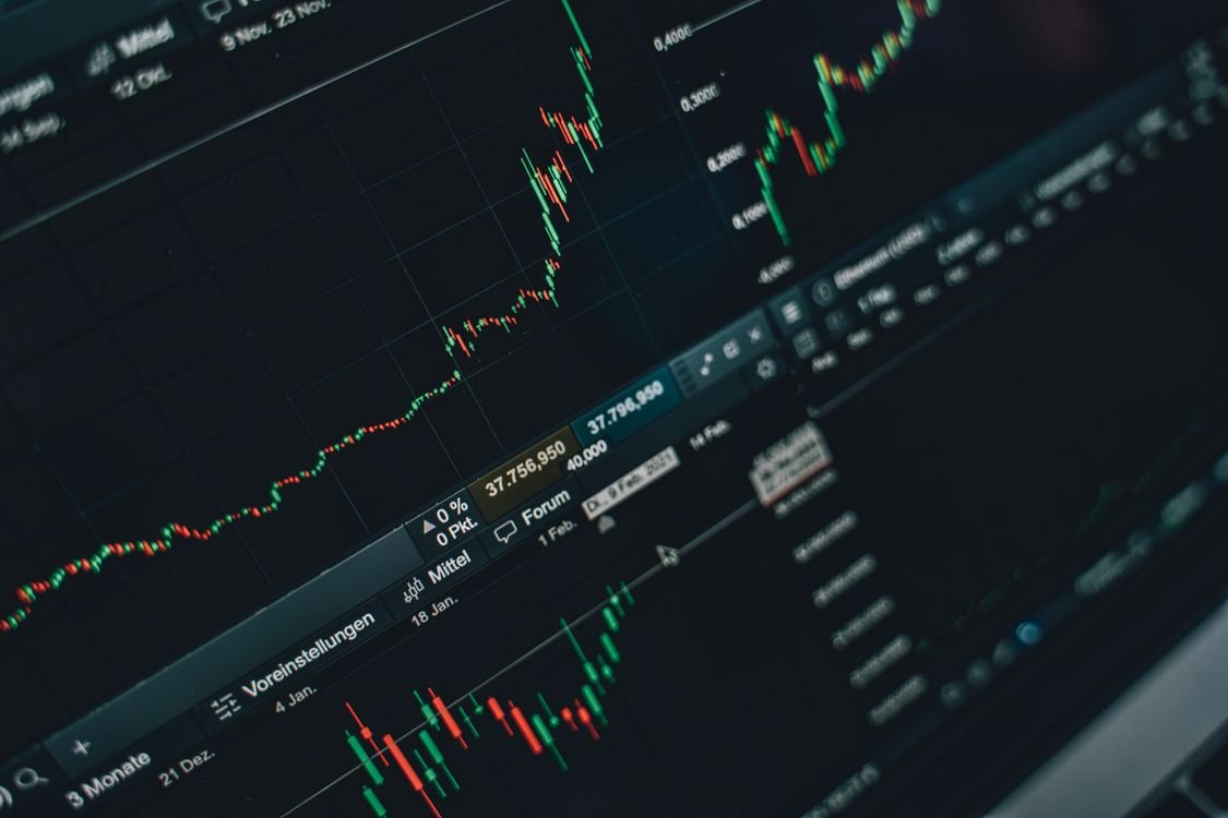 Dividend stock market analysis chart showing monthly dividend stock performance metrics and yield comparison 2026